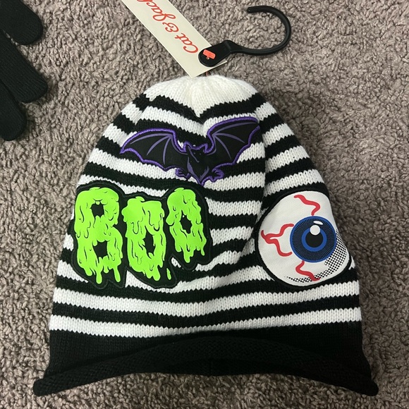 Beenie & Gloves - Picture 2 of 2